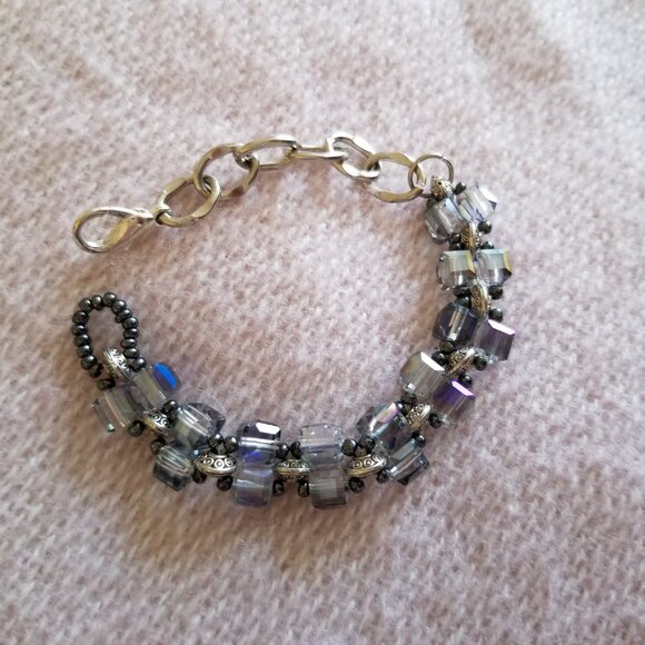 New handmade woven crystal bracelet with iridescent crystal cube beads - Picture 8 of 10
